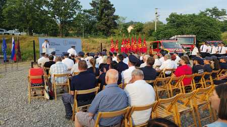 Slovesnost ob položitvi temeljnega kamna in prevzemu gasilskega vozila; Foto: Občina Sežana